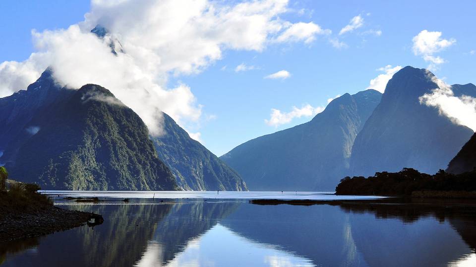 Milford Sound Day Tour from Te Anau | GreatSights New Zealand